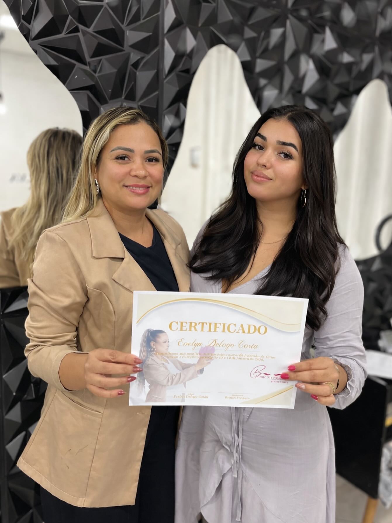 Evelyn Delogo - Lash Designer